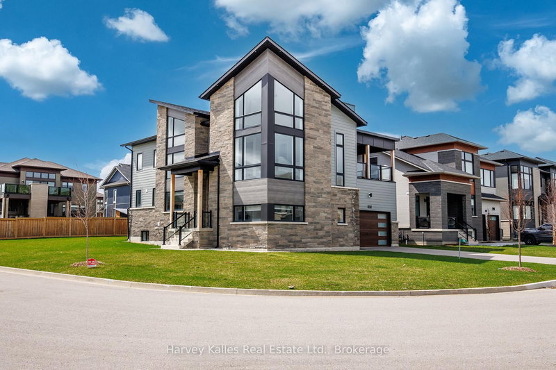 157 Springside Cres, Blue Mountains, L9Y 5L3 | Image 2