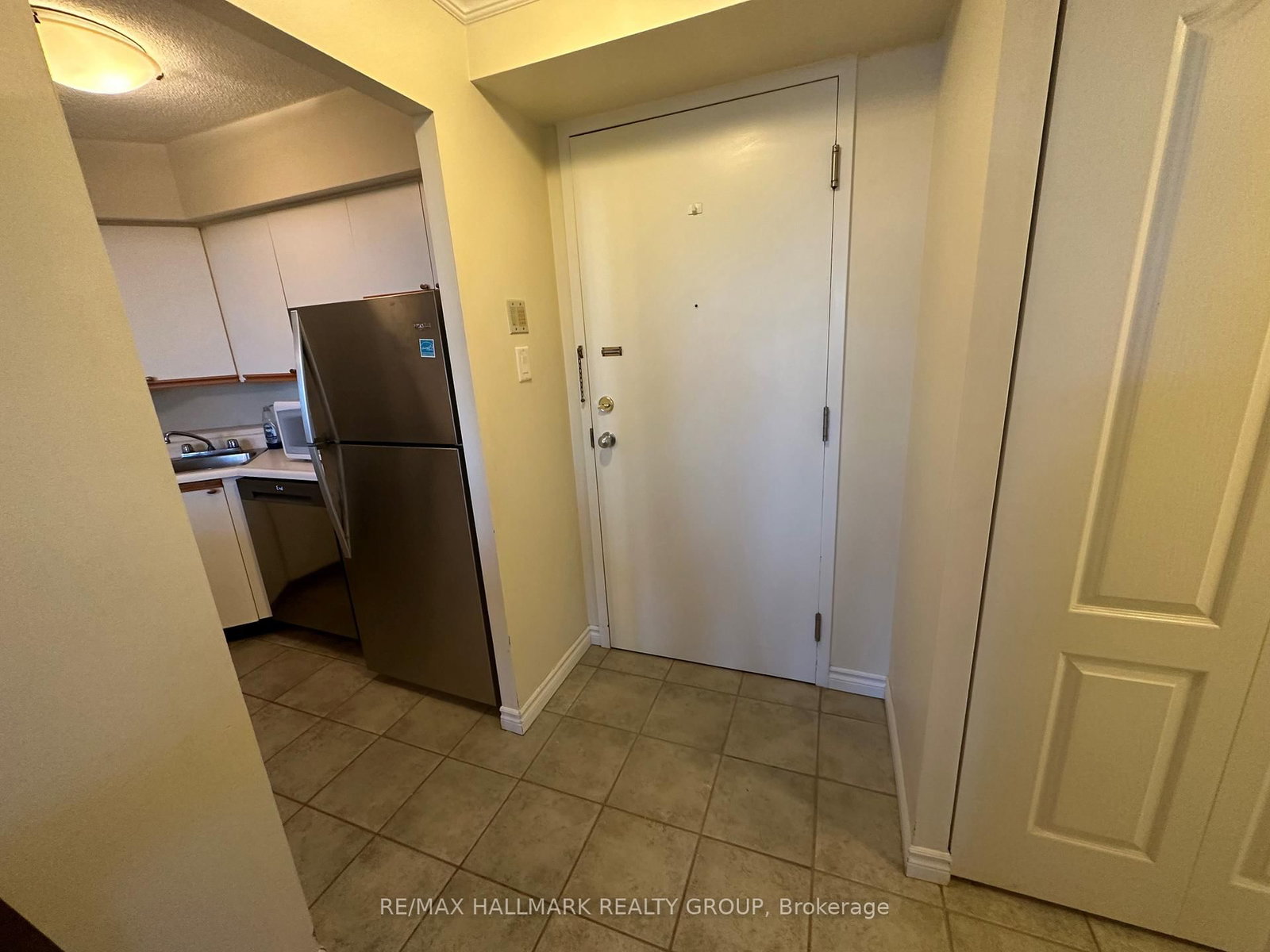1025 Grenon Avenue, Unit 813 - Photo 2
