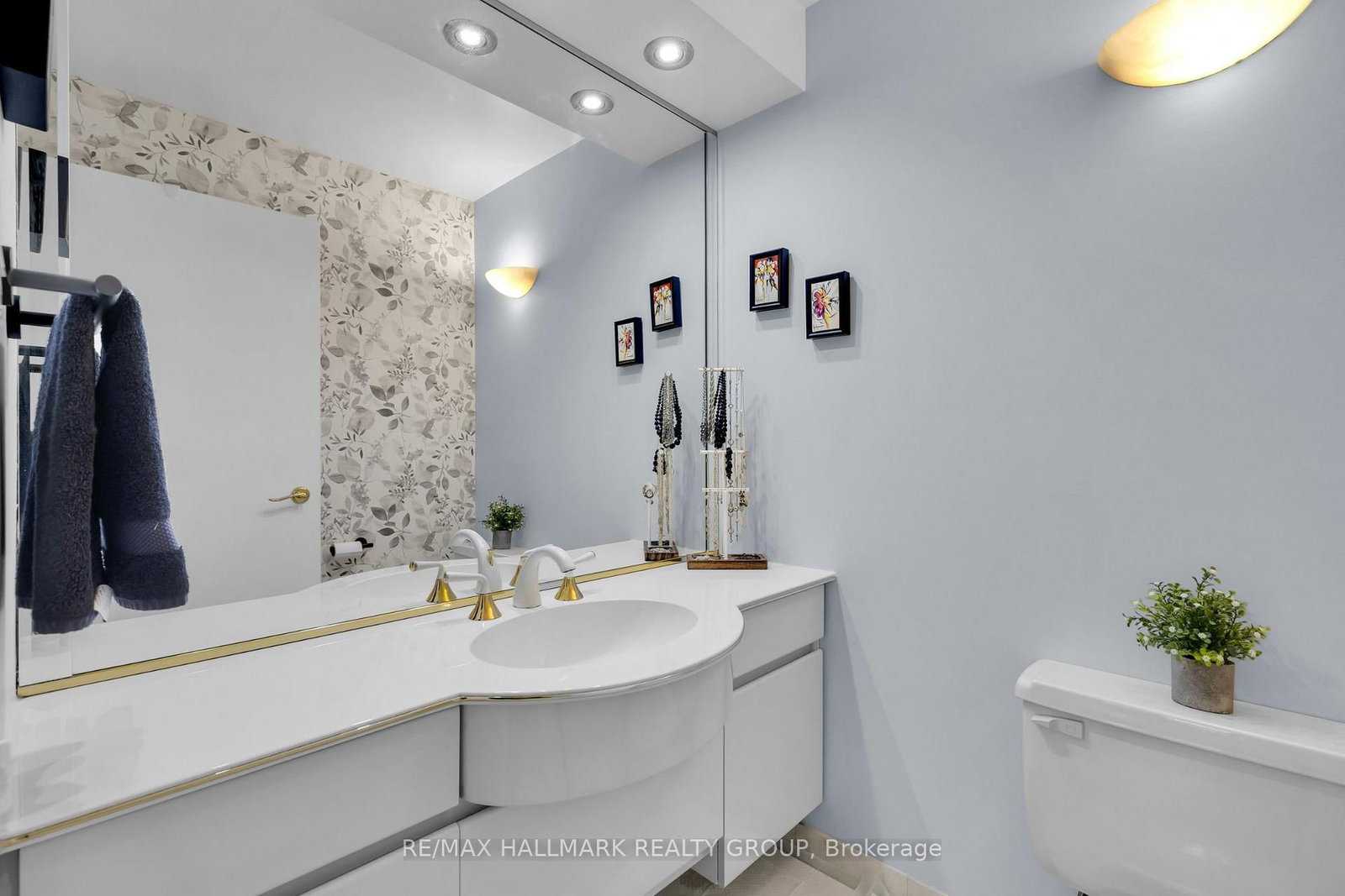 151 Bay Street, Unit 810 - Photo 23