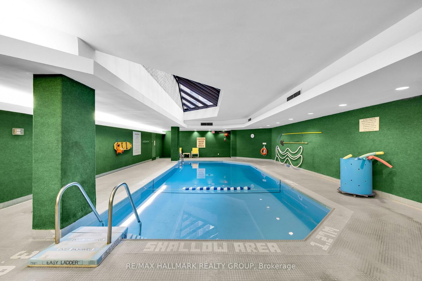 151 Bay Street, Unit 810 - Photo 29