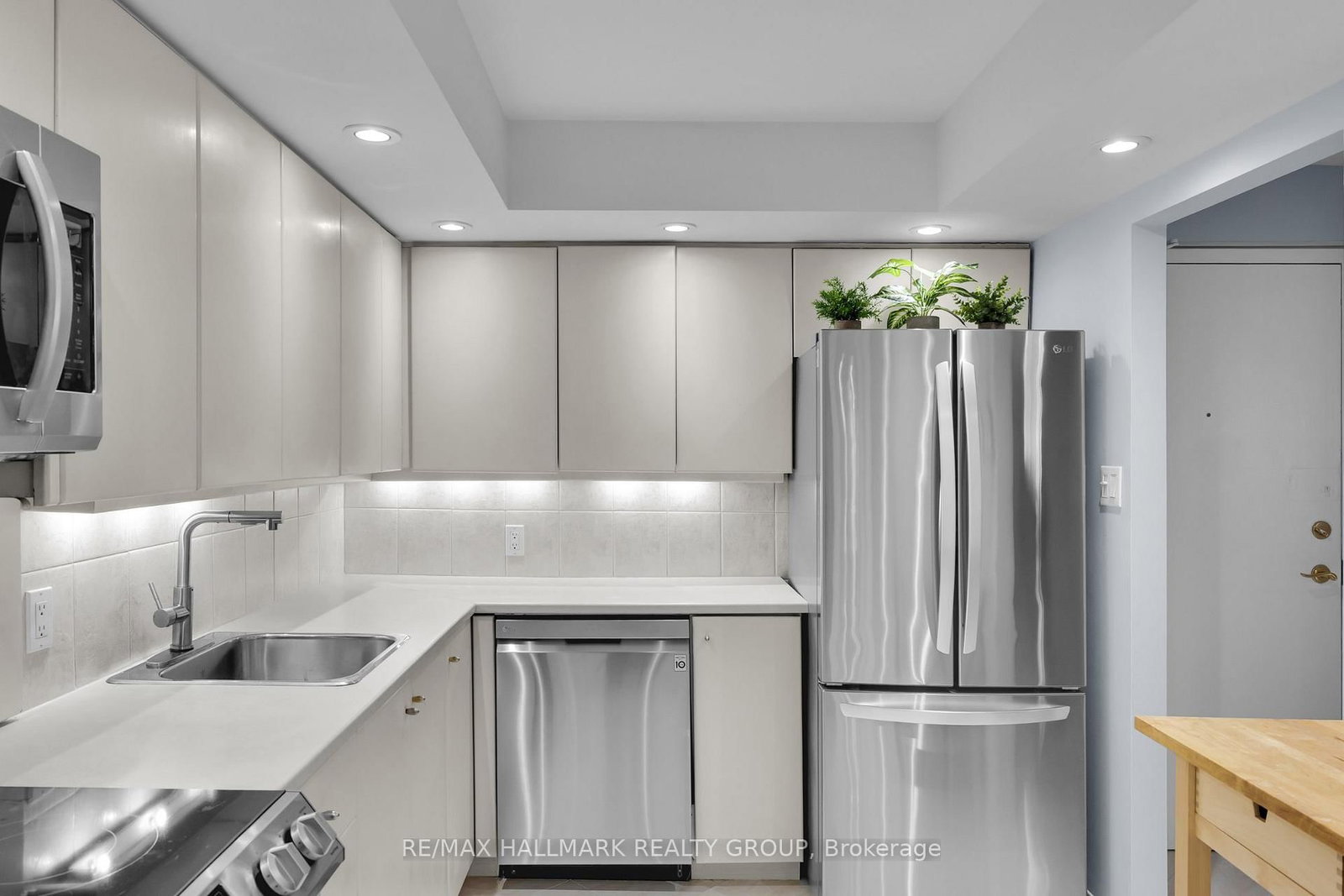 151 Bay Street, Unit 810 - Photo 7