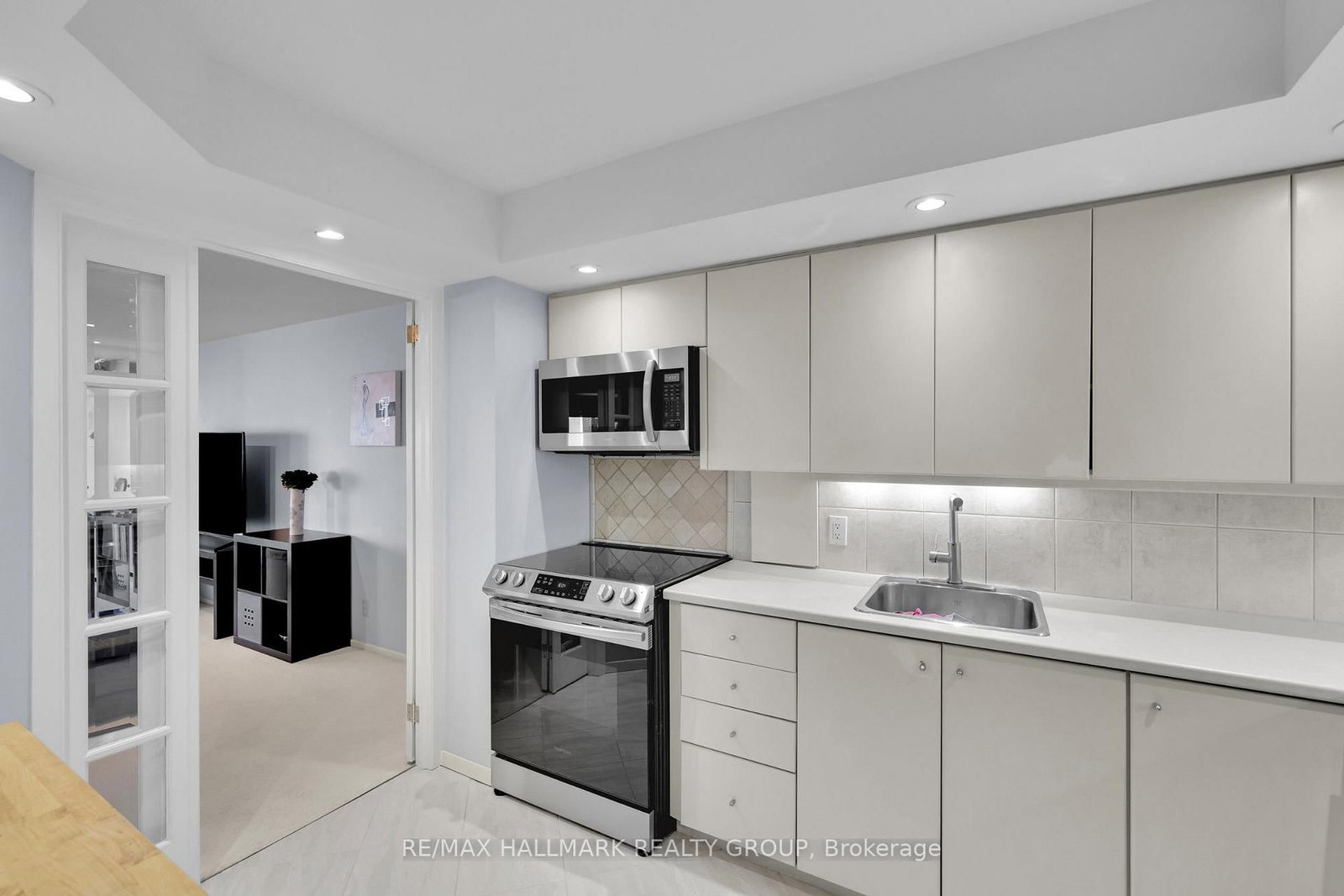 151 Bay Street, Unit 810 - Photo 9