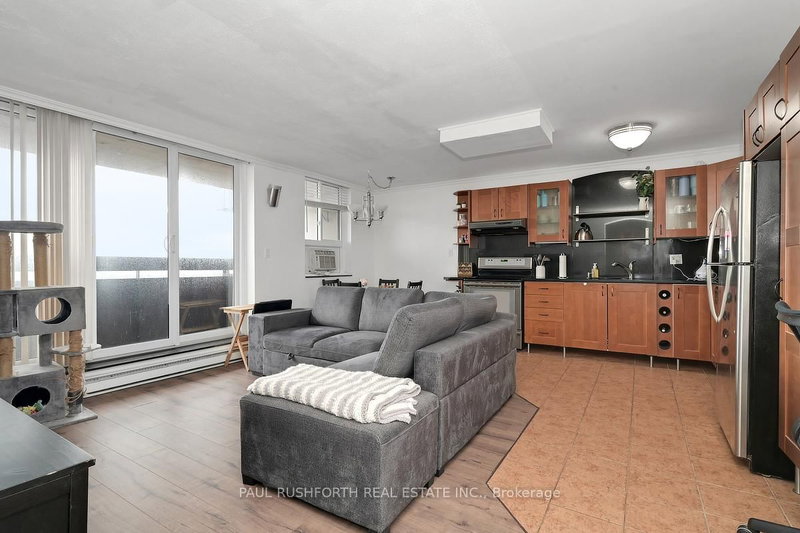 1517 - 2000 Jasmine Cres, Ottawa, K1J 8K4 | Image 2