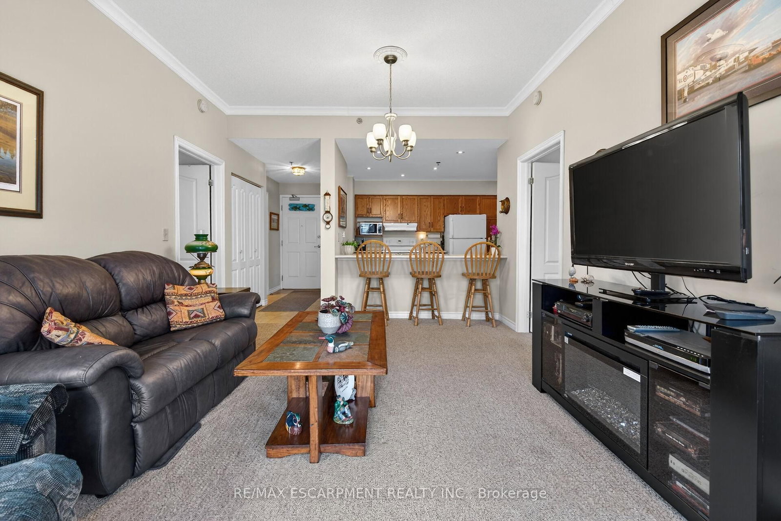 317 W Lock Street, Unit 115 - Photo 4