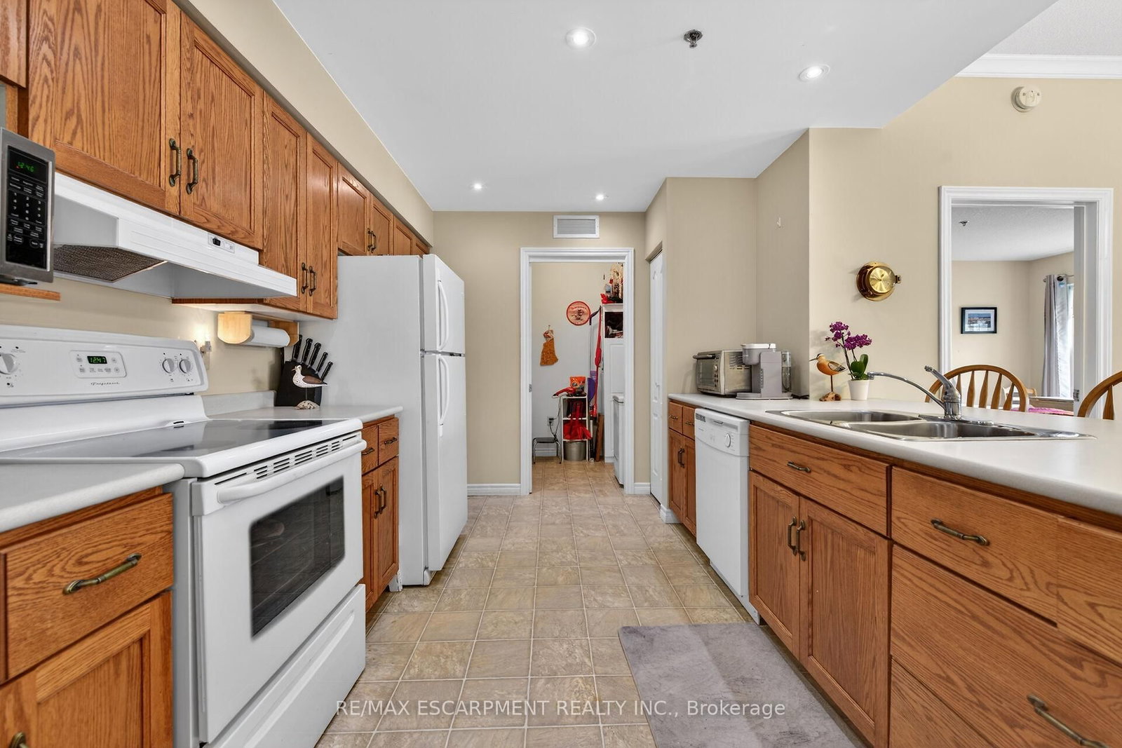 317 W Lock Street, Unit 115 - Photo 9