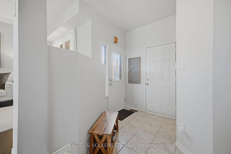 50 Carwood Circ, Ottawa, K1K 4V4 | Image 3