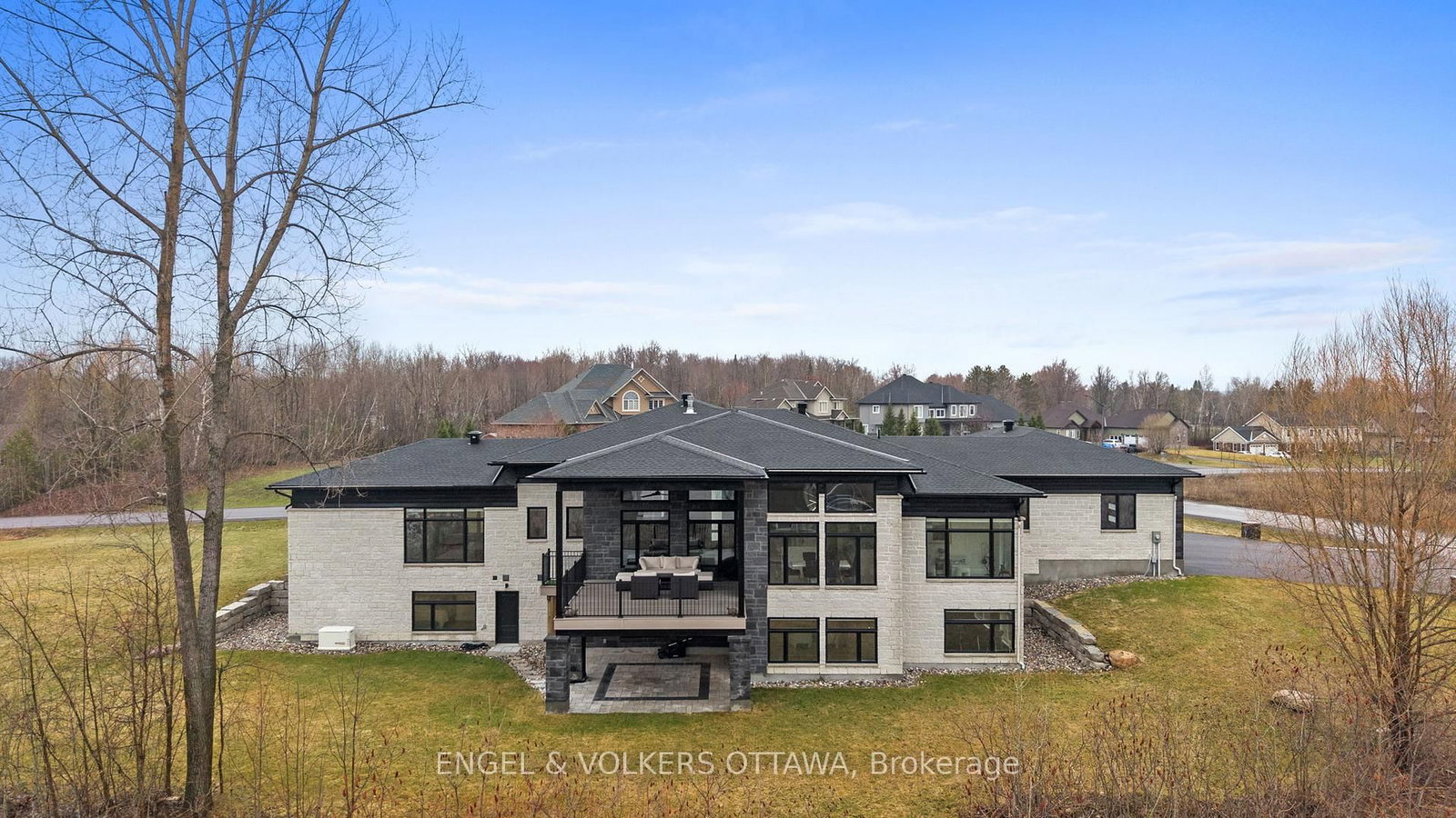 1600 Nightshade Place • Greely, ON photo 2