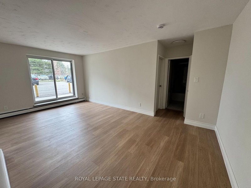 102 - 105 Tia Dr, Hamilton, L8H 2N8 | Image 3