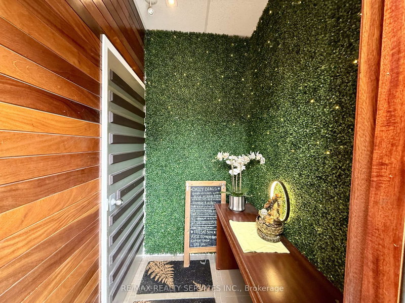 12 Queen St, St. Catharines, L2R 5G3 | Image 2