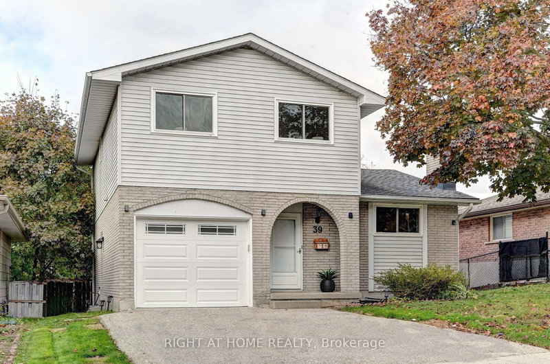 39 Southwood Dr, Kitchener, N2E 2E6 | Image 2