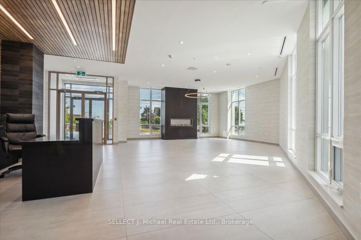 2750 King Street E, Unit 404 - Photo 13