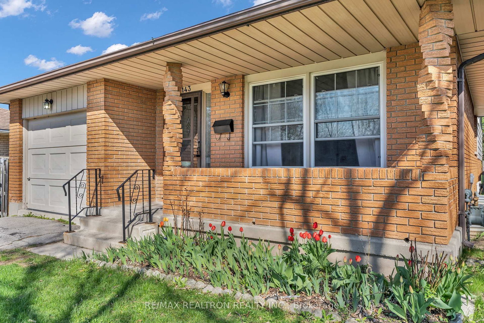 143 Muriel Crescent - Photo 2