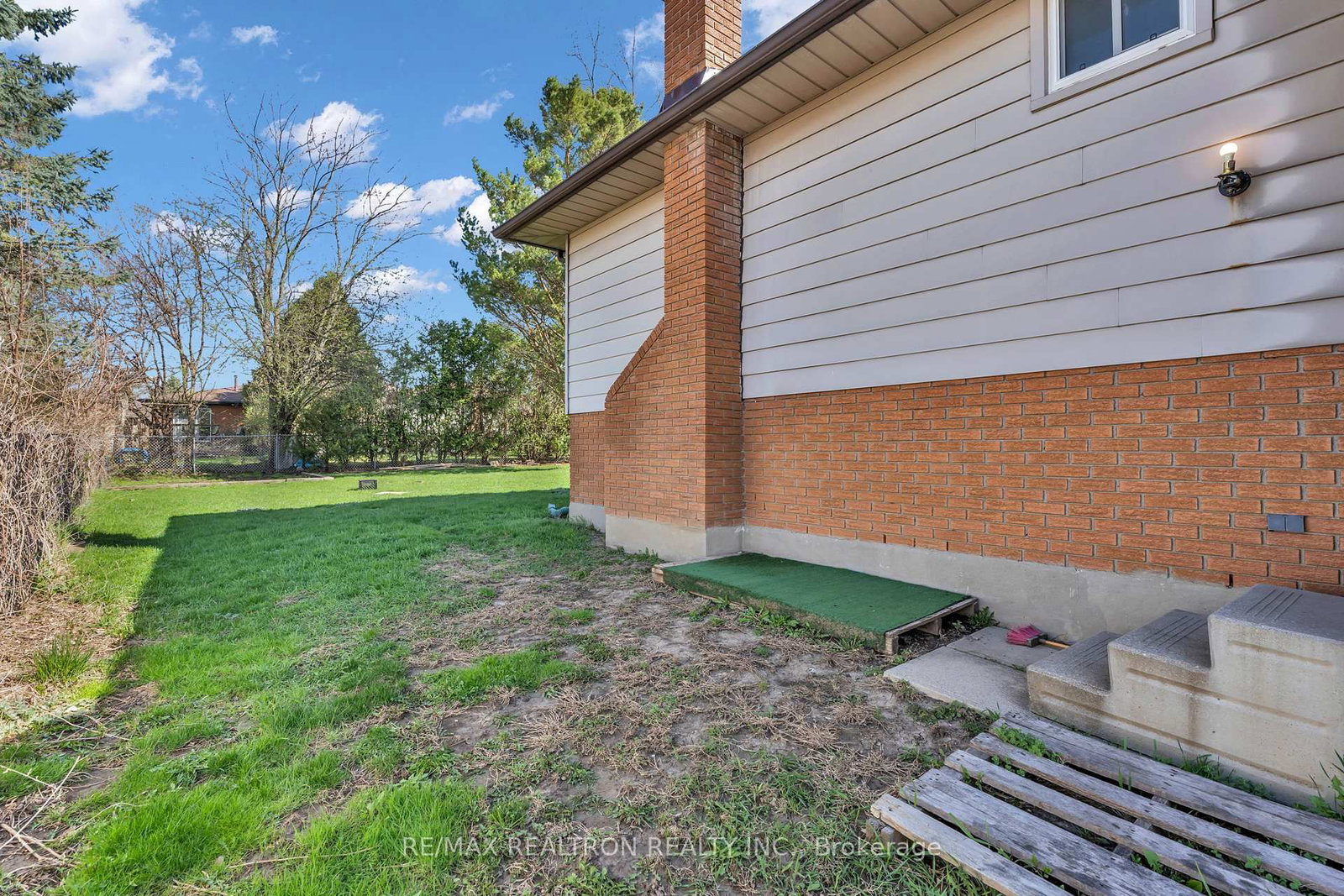 143 Muriel Crescent - Photo 5