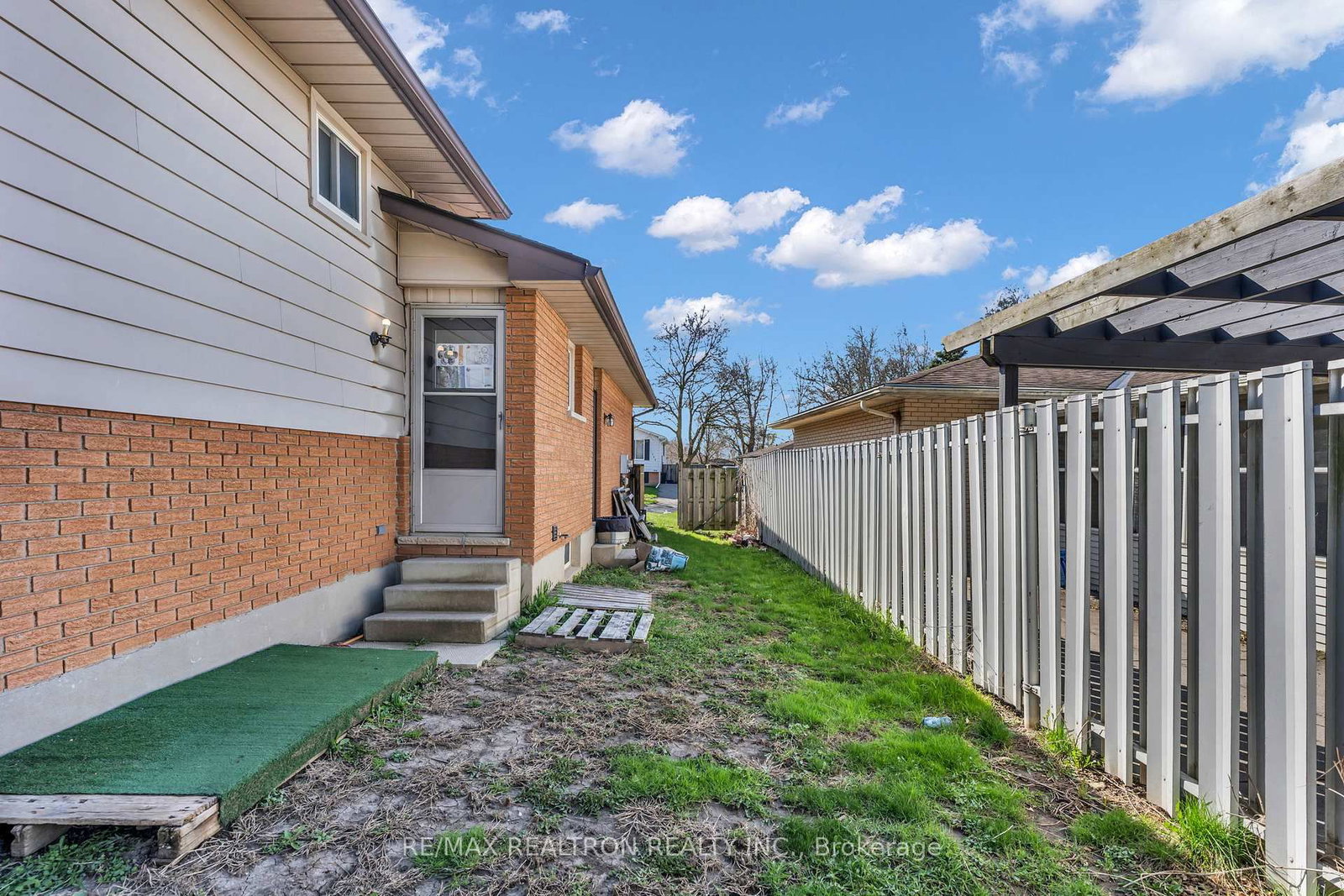 143 Muriel Crescent - Photo 6