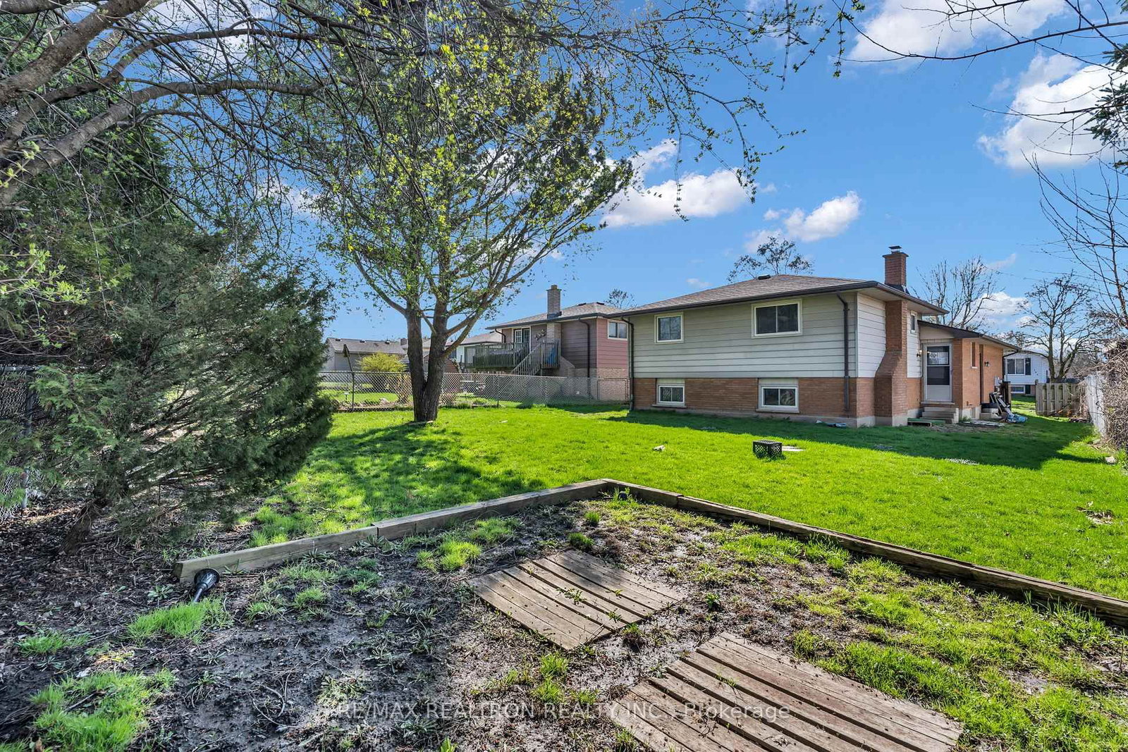 143 Muriel Crescent - Photo 9