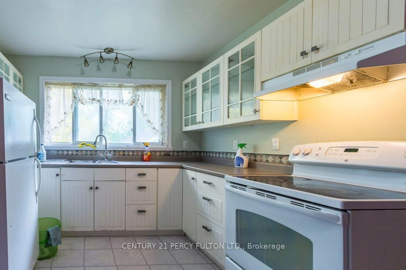 Main - 71 Prince Of Wales Dr, Belleville, K8P 2T6 | Image 3