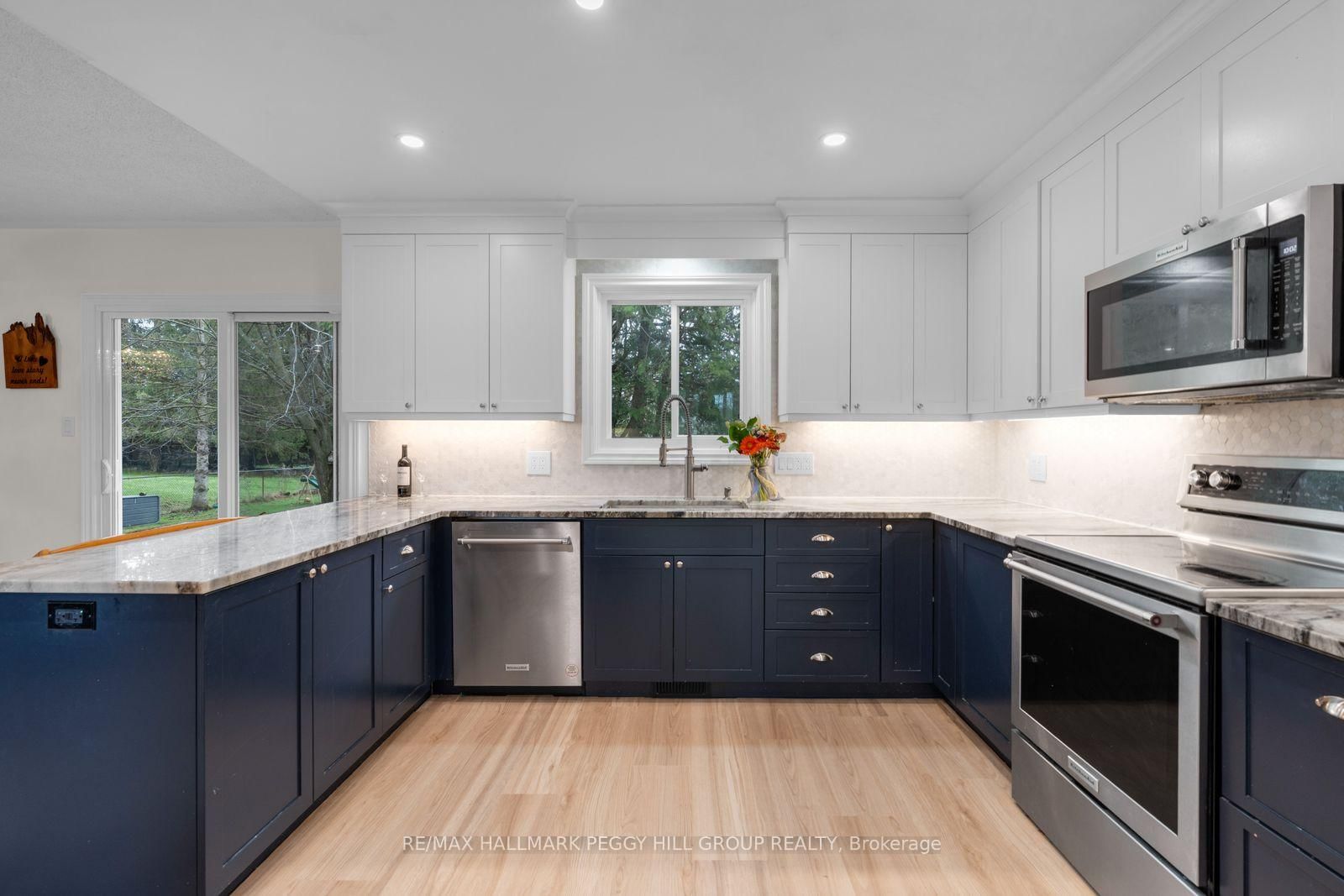 370 Main Street W - Photo 2