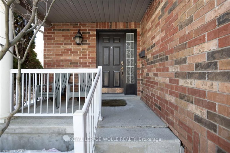 147 DUBRICK Cres, Kitchener, N2E 4G3 | Image 2