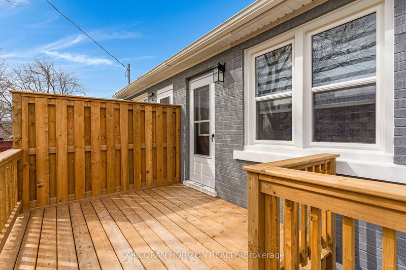 844 Stirling Ave S, Kitchener, N2M 3K3 | Image 3