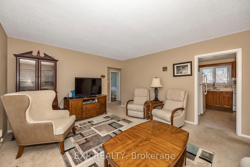 2500 Hopkins Rd, Ottawa, K2B 7X7 | Image 2