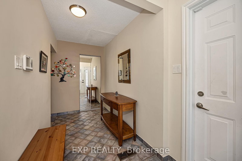 2500 Hopkins Rd, Ottawa, K2B 7X7 | Image 3