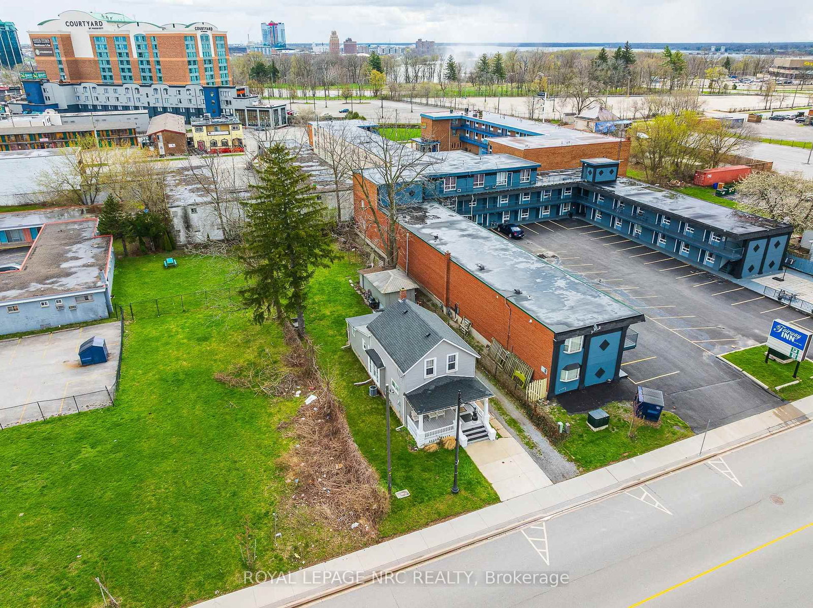 5930 Fallsview Boulevard - Photo 5