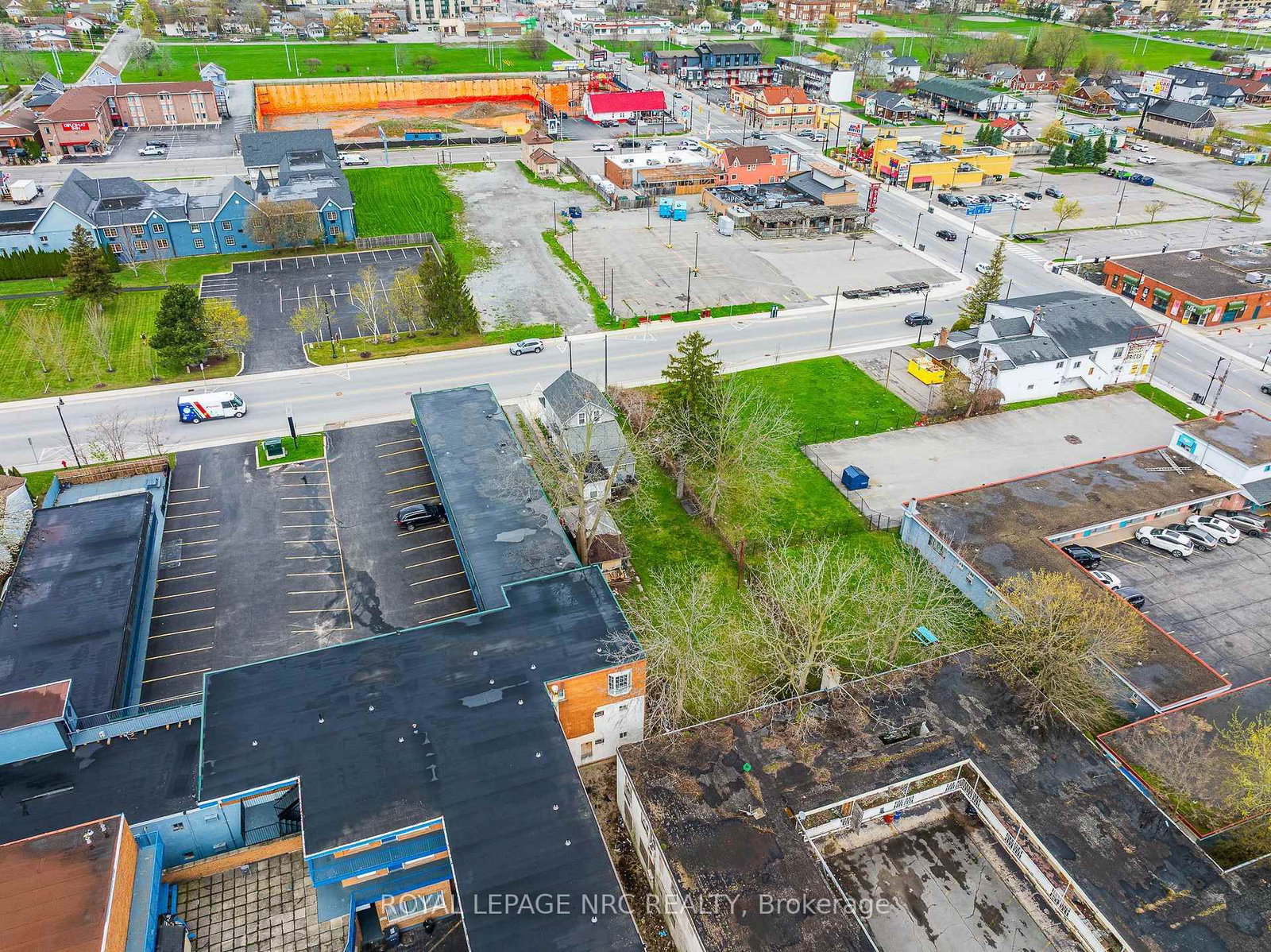 5930 Fallsview Boulevard - Photo 8