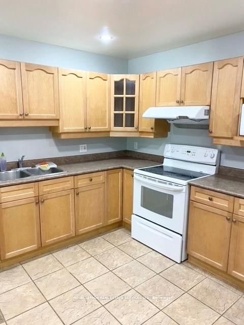 1101 Harrogate Dr, Hamilton, L9K 1N1 | Image 2