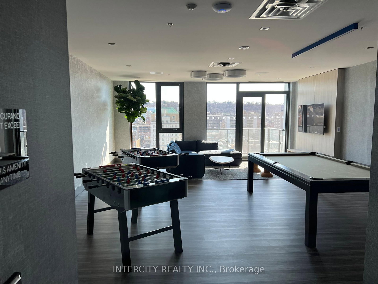 75 James Street S, Unit 312 - Photo 2