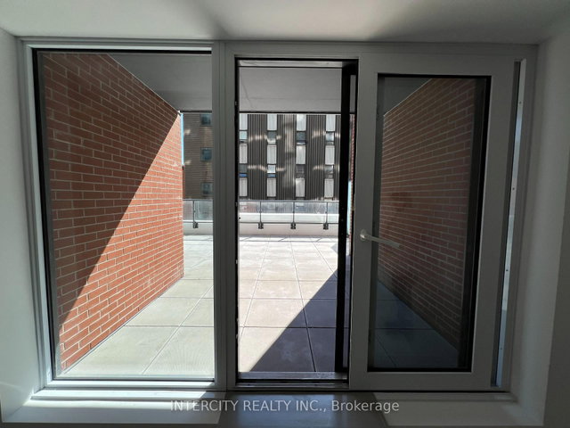 312 - 75 James Street S