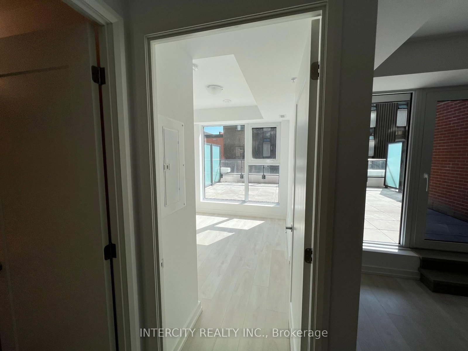 75 James Street S, Unit 312 - Photo 27
