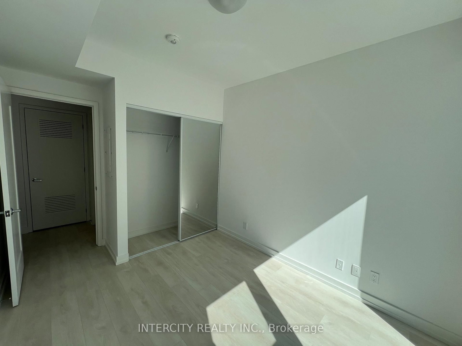 75 James Street S, Unit 312 - Photo 29