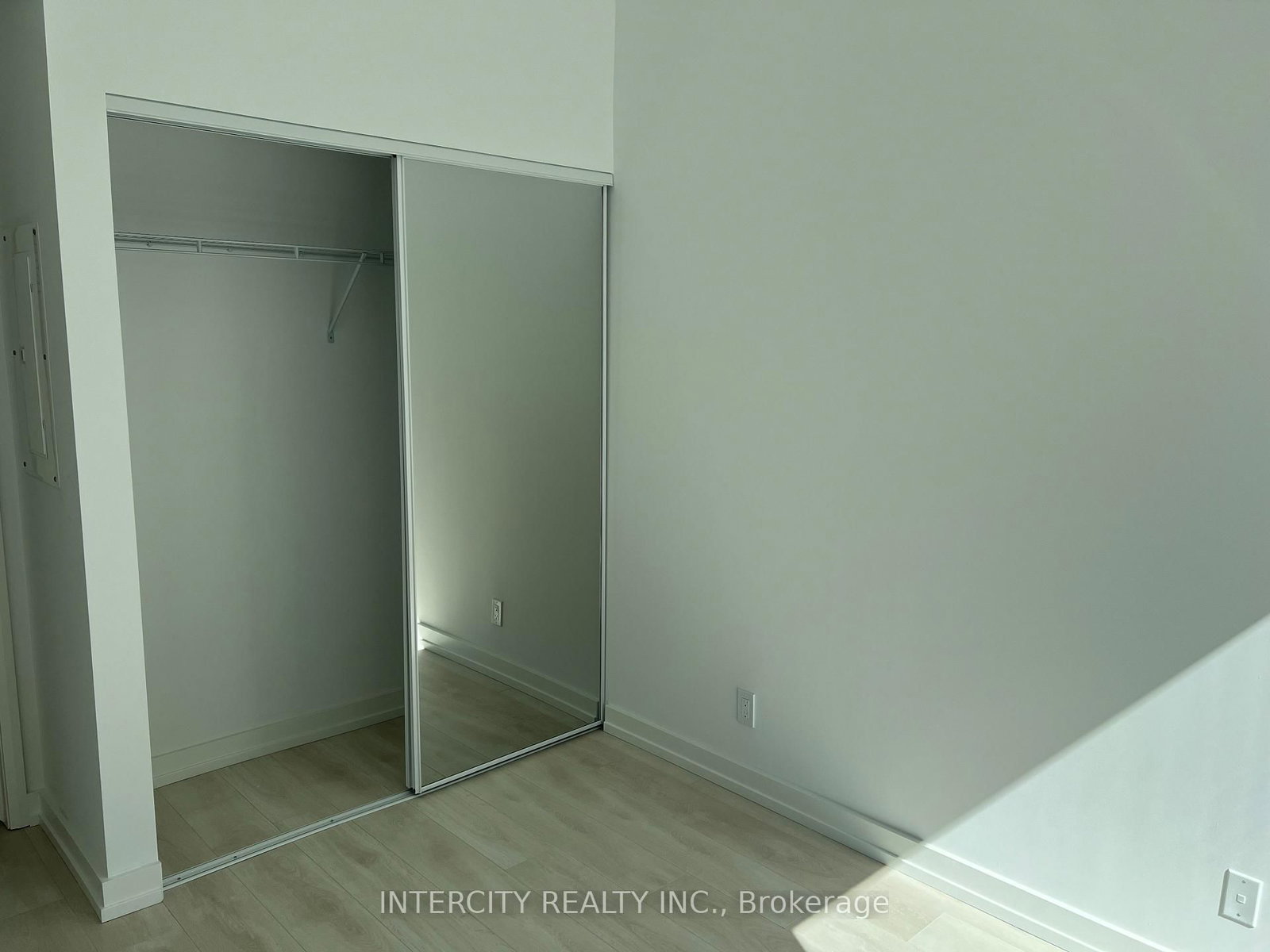 75 James Street S, Unit 312 - Photo 30