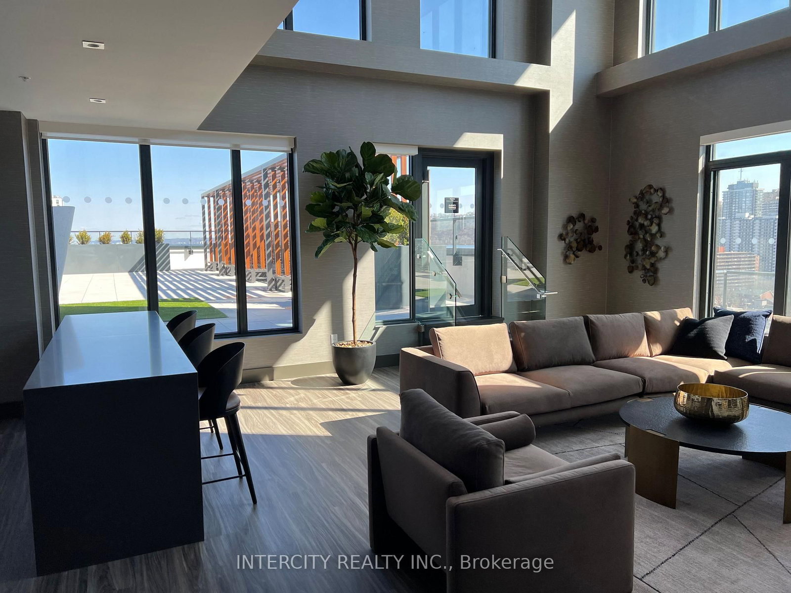 75 James Street S, Unit 312 - Photo 4