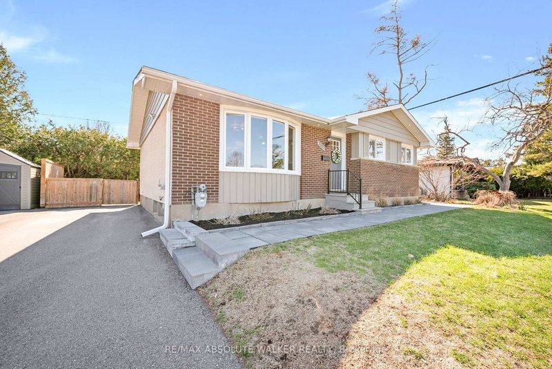 2052 Valley Dr, Ottawa, K1G 2P4 | Image 2