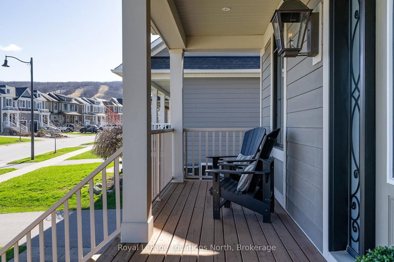 348 Yellow Birch Cres, Blue Mountains, L9Y 0Y5 | Image 3