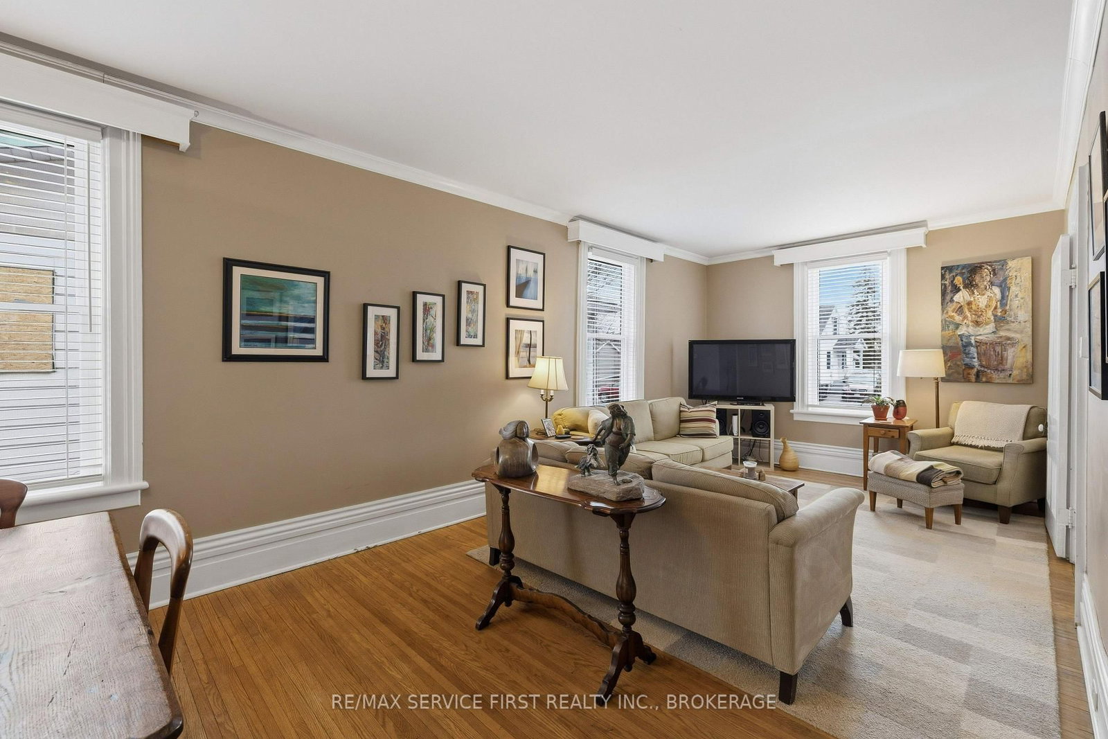 15 Graham Street E - Photo 12