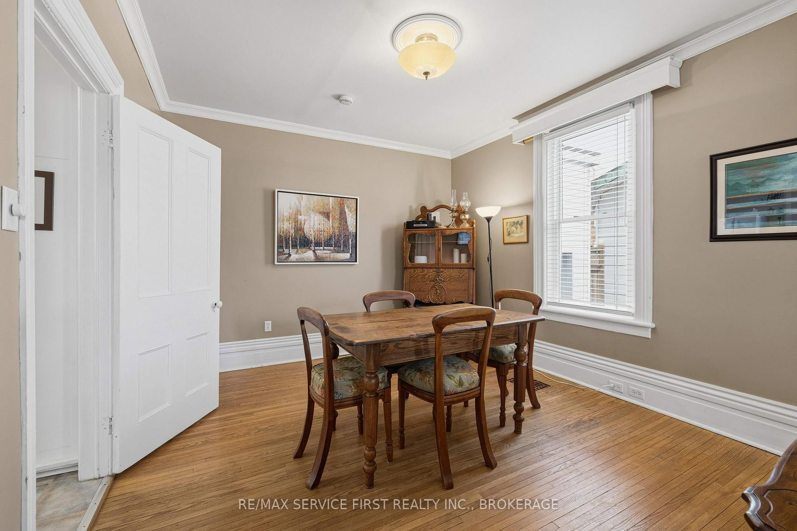 15 Graham Street E - Photo 14