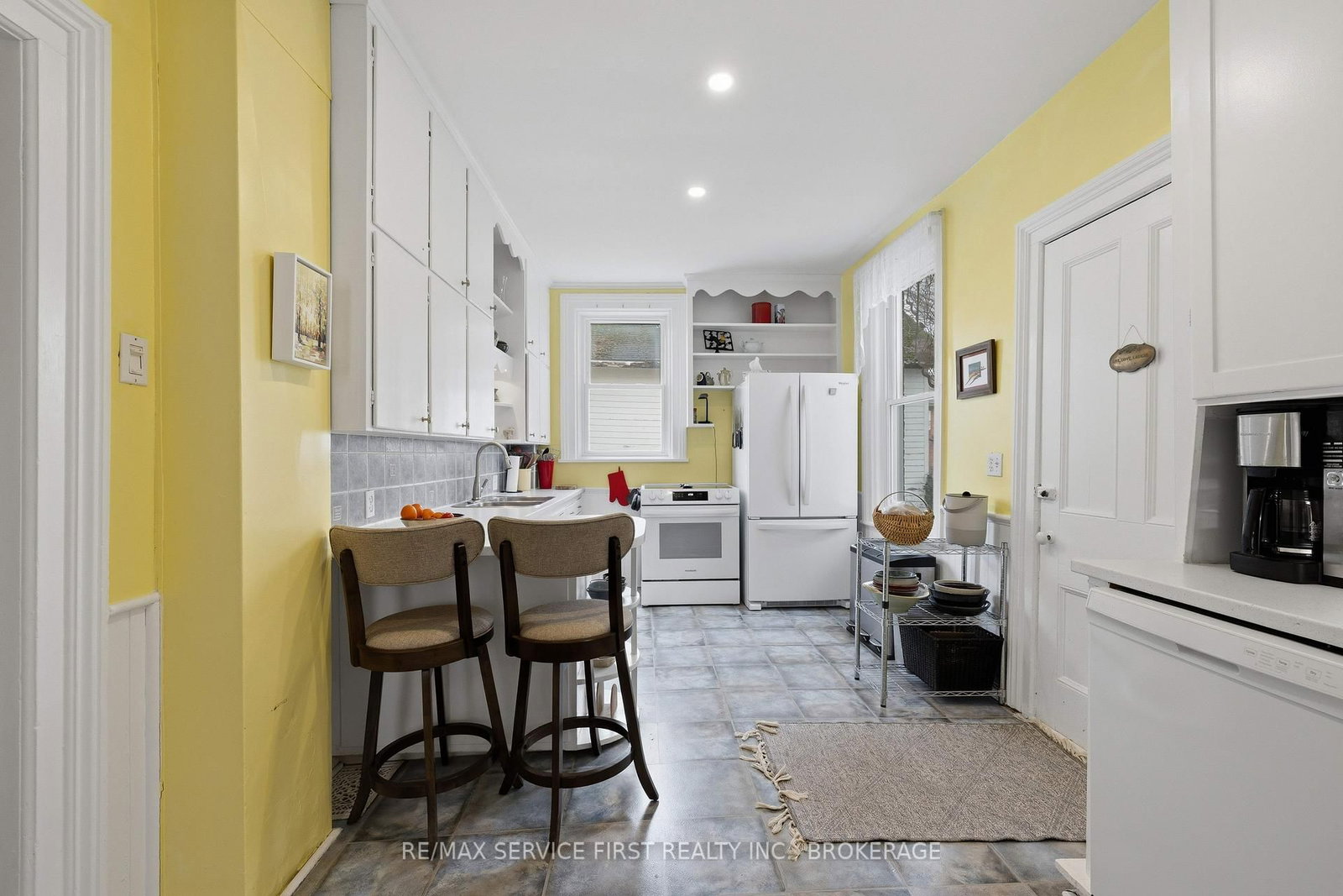 15 Graham Street E - Photo 16