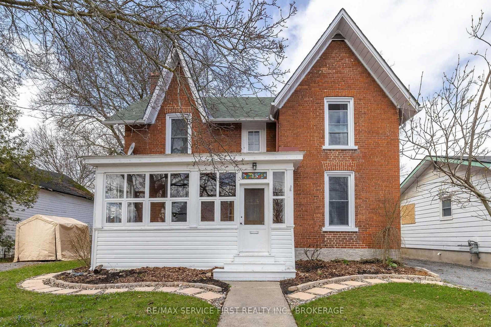 15 Graham Street E - Photo 2