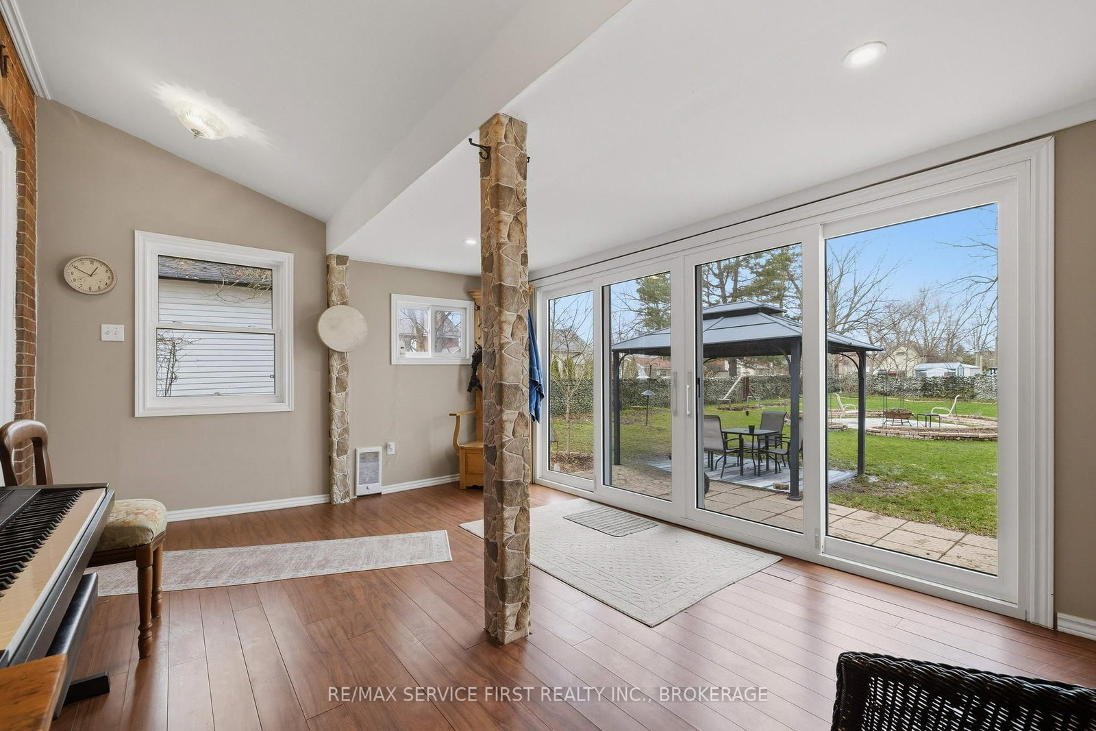 15 Graham Street E - Photo 20