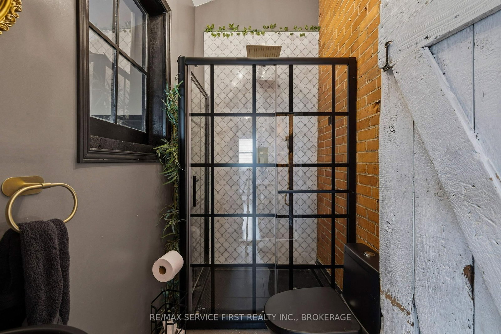 15 Graham Street E - Photo 22