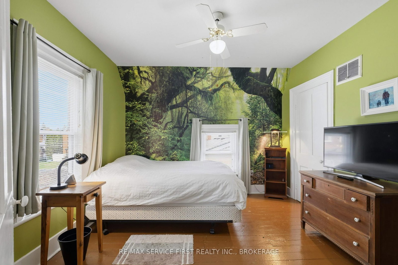 15 Graham Street E - Photo 28