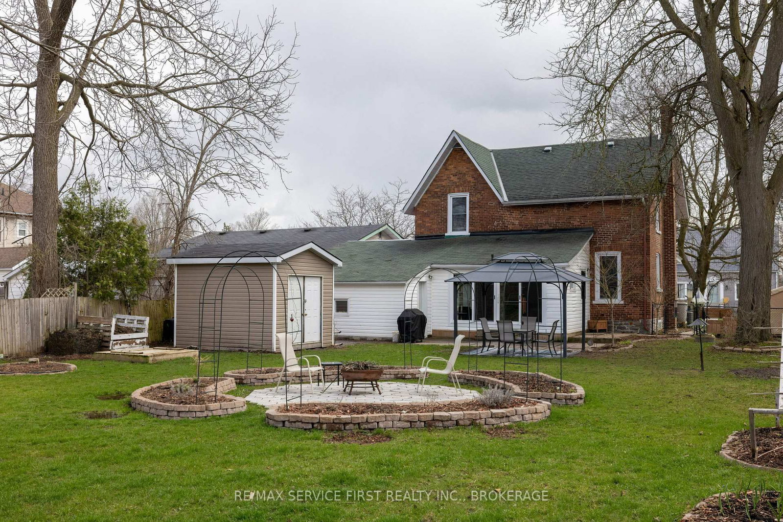 15 Graham Street E - Photo 36