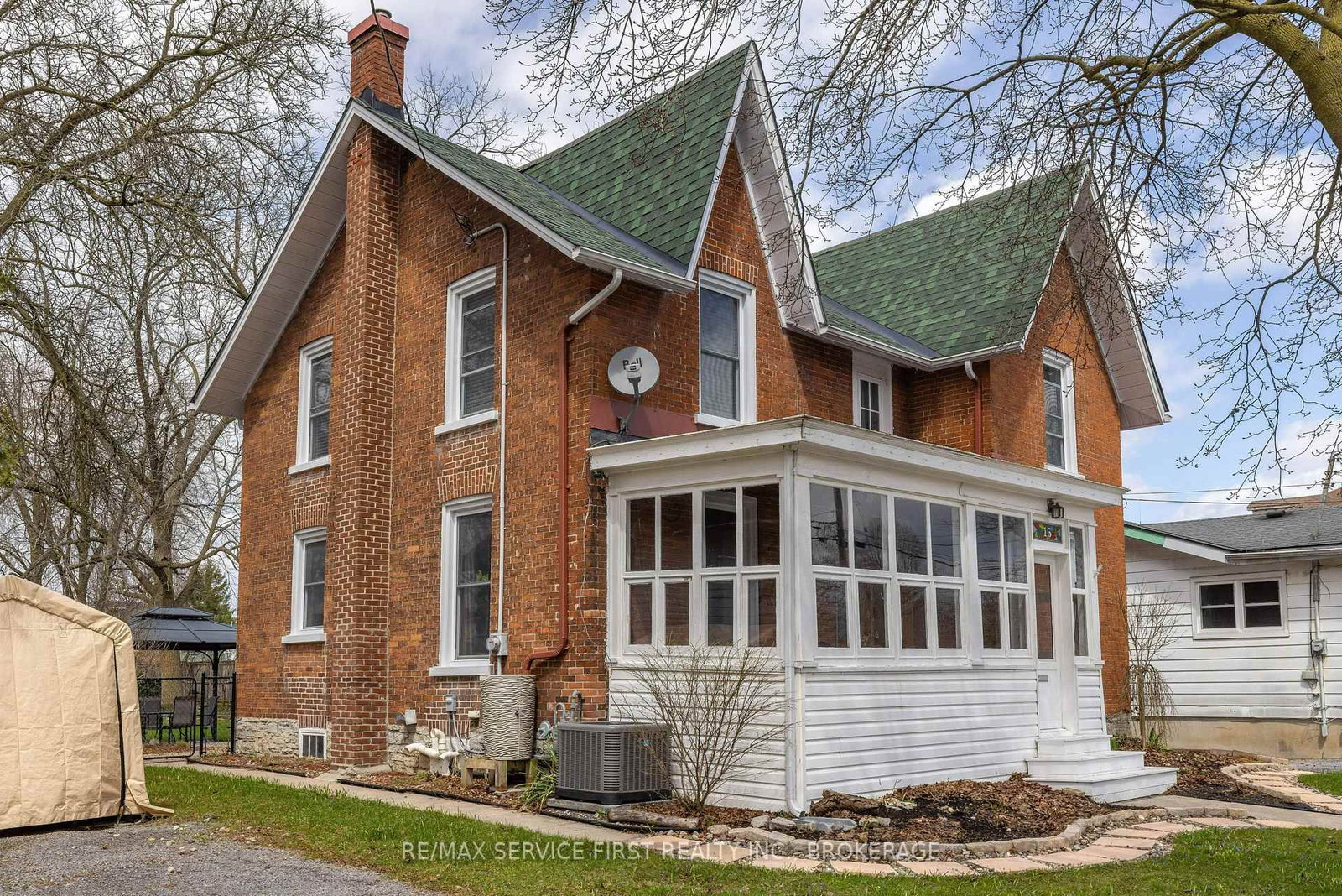 15 Graham Street E - Photo 5