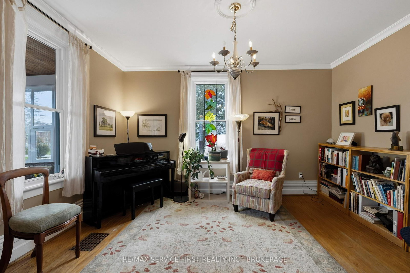 15 Graham Street E - Photo 8