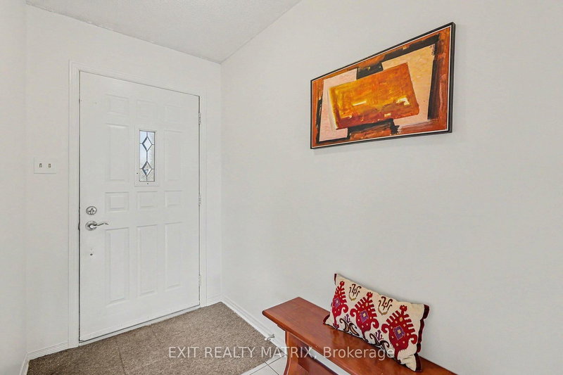 2829 Gothwood Pl, Ottawa, K1T 2V4 | Image 3