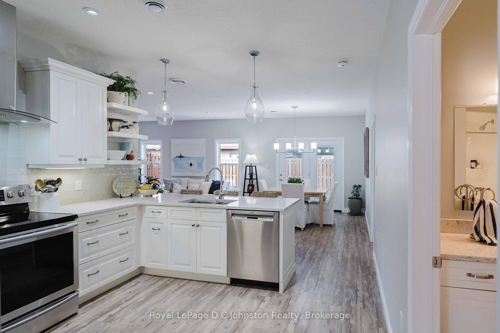 221 S Grenville Street • Saugeen Shores, ON photo 3