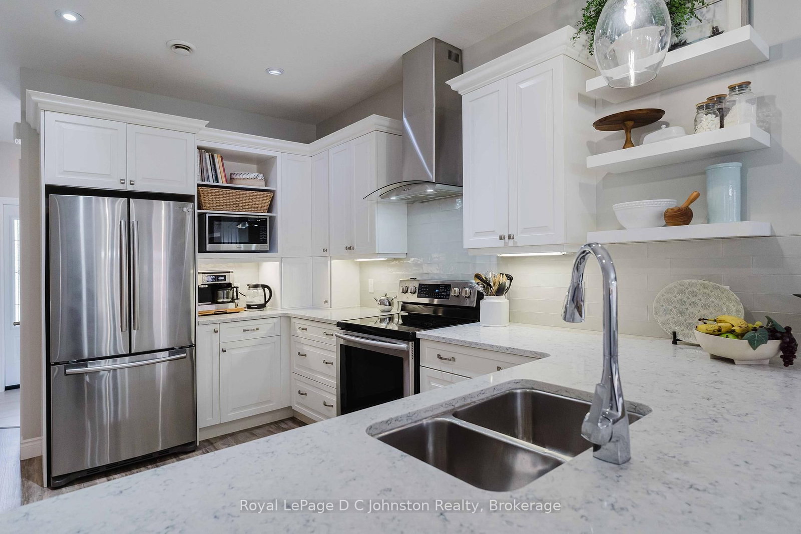 221 S Grenville Street • Saugeen Shores, ON photo 5