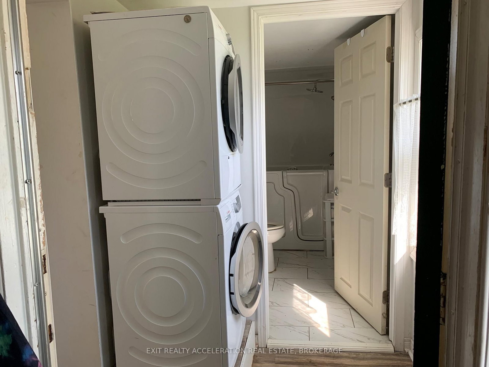 Listing Image 17